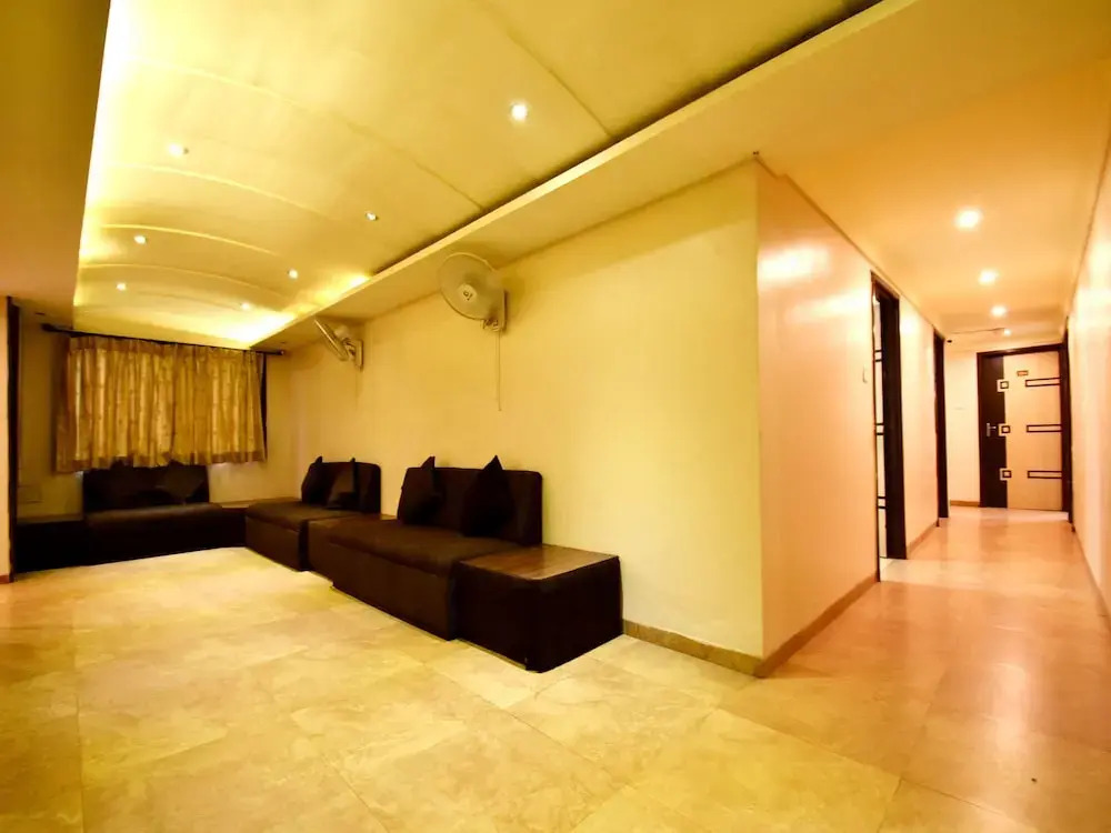 OYO 7551 SMB Residency