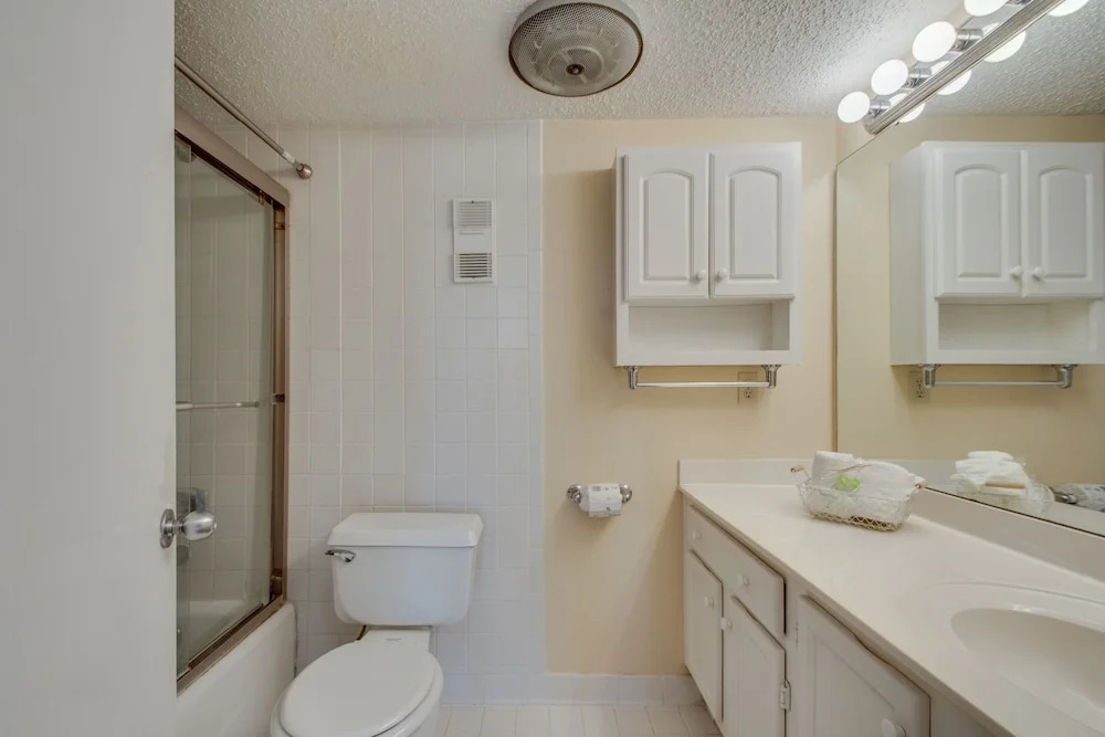 Enclave 202a 2 Bedroom Condo by RedAwning