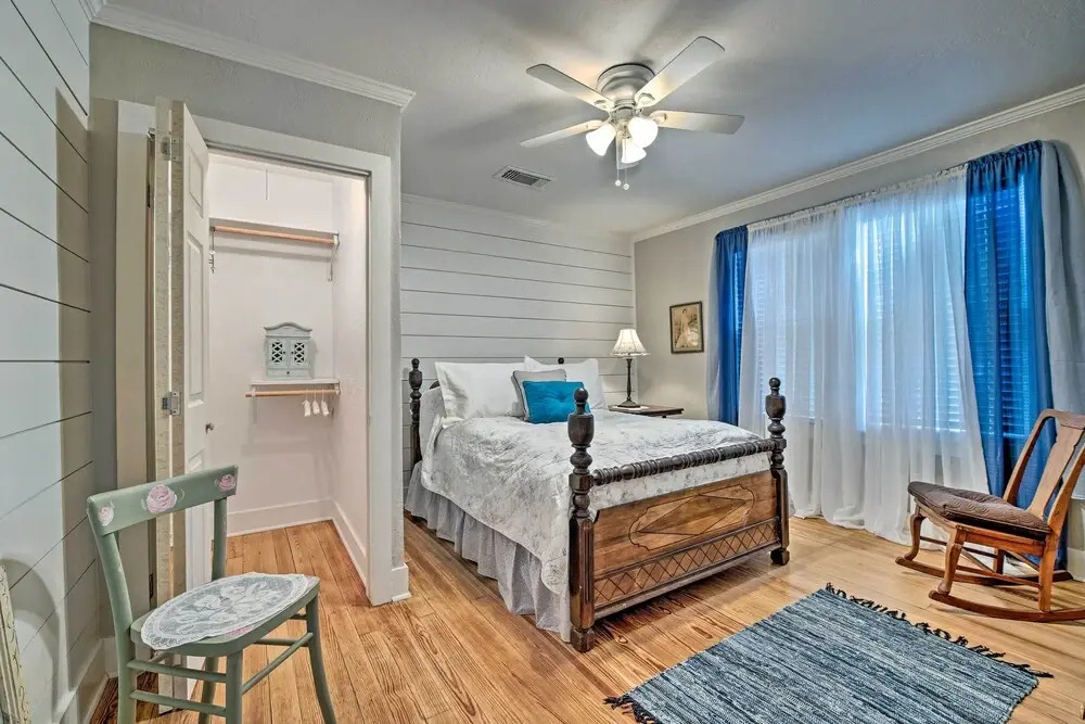 Pet-friendly Brenham Cottage w/ Yard!