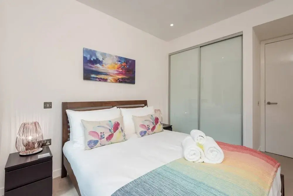 Modern Yet Homely Quartermile Apartment With Elevator