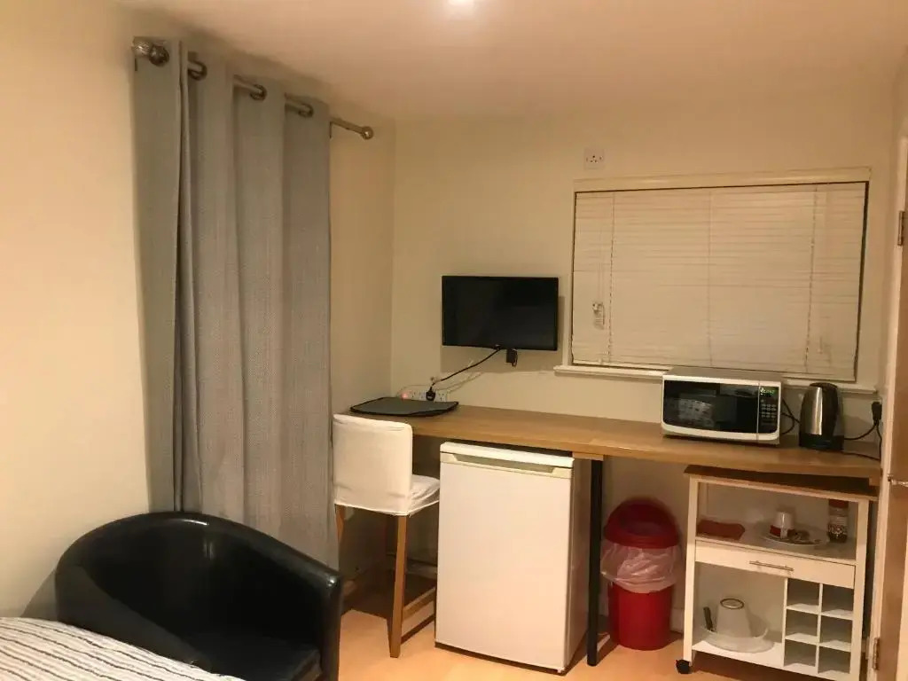 Studio-2 Staines,Heathrow, London-own entrance