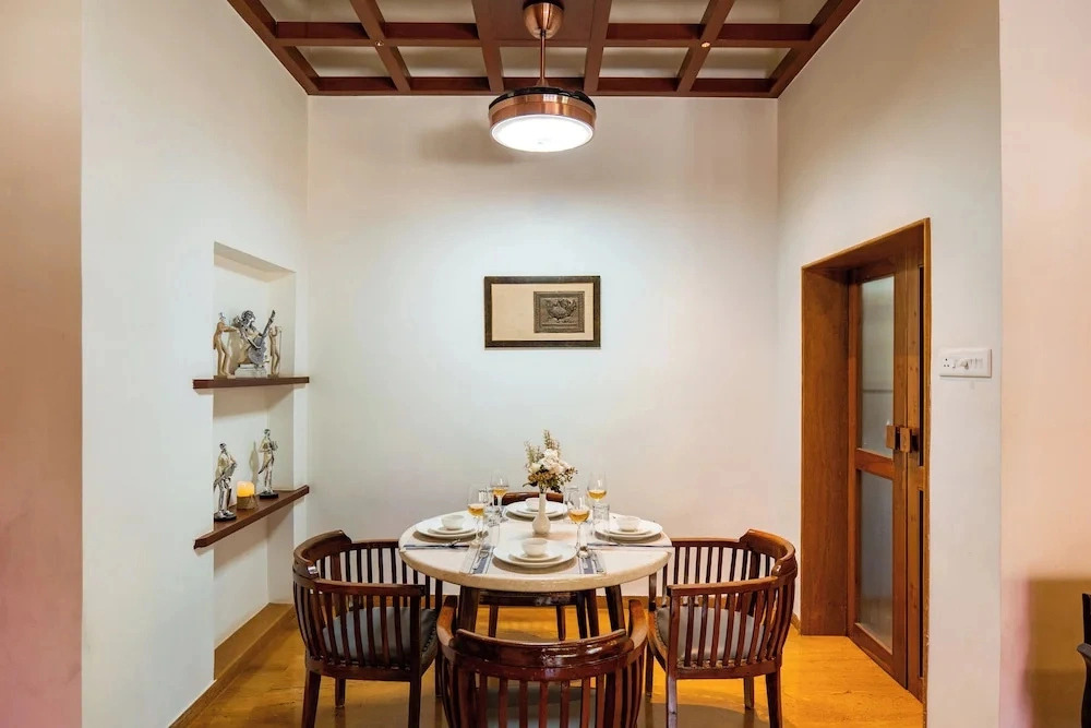 ELIVAAS Lush Villa 6BHK Pet-Friendly