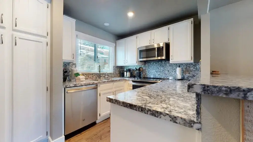 Mammoth Creek 9 Remodeled, Mountain Views with Fireplace, Walk to Park and Shopping by RedAwning