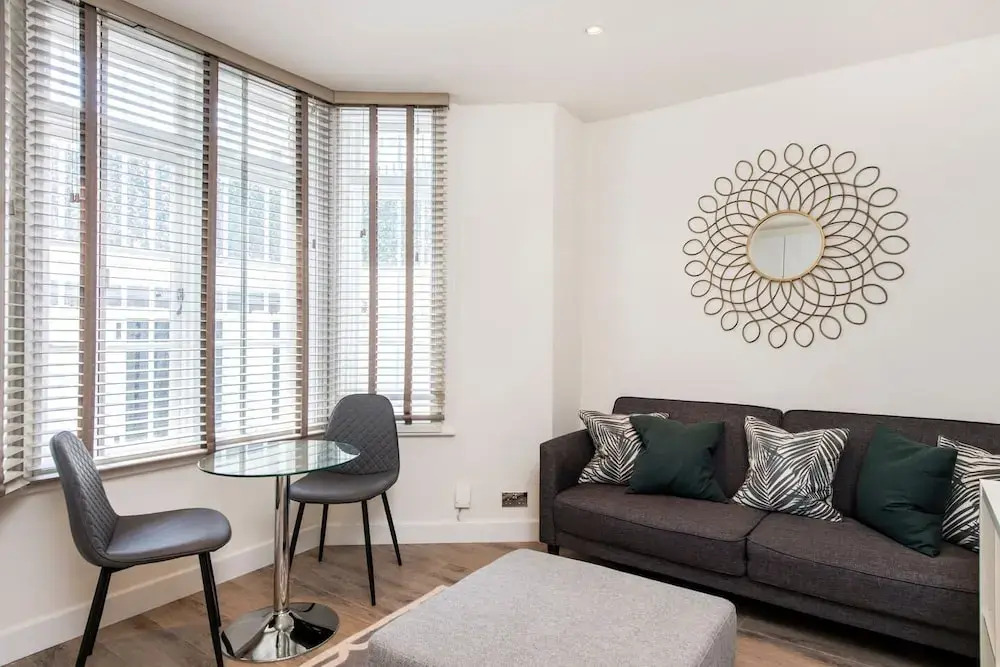 Stylish 1 bed in Fashionable Chelsea
