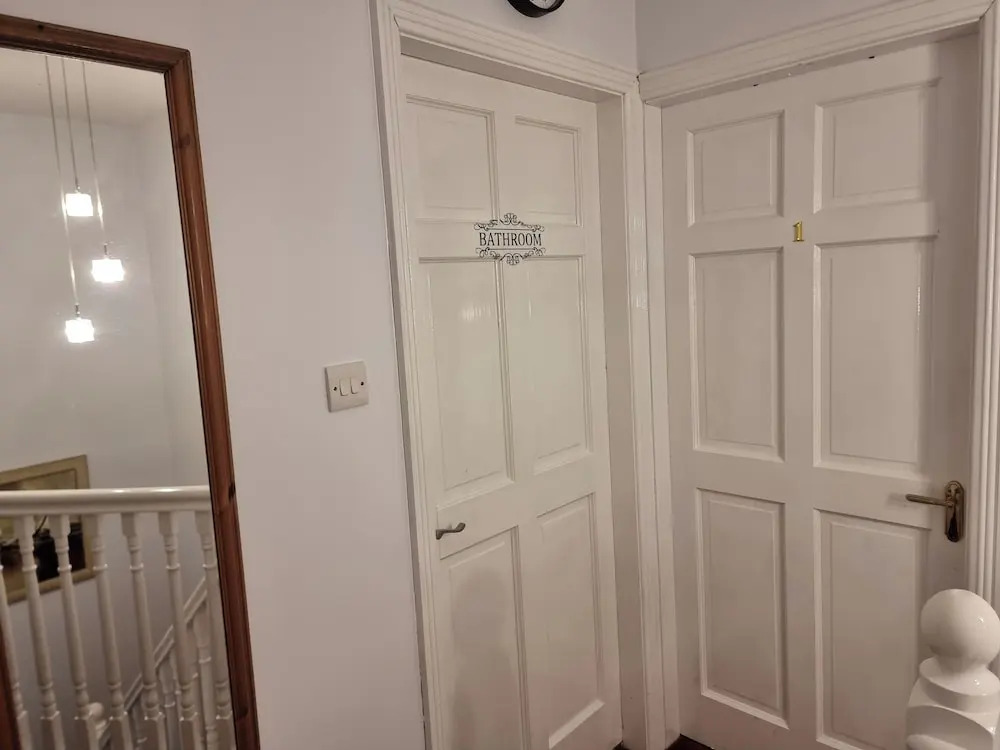 3 Bedrooms - Sleep 7 - Garden - Private Parking