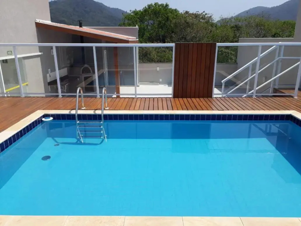 Ubatuba - Apartamento com Churrasqueira e Piscina
