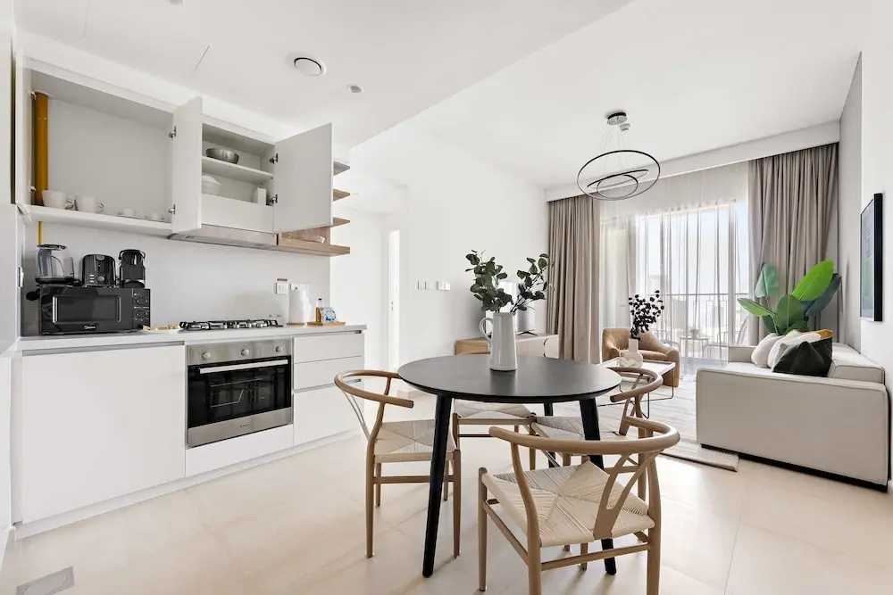 Silkhaus Stylish 1BR Near Burj Khalifa Balcony