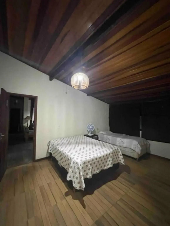 Casa da mata com piscina natural em condomínio