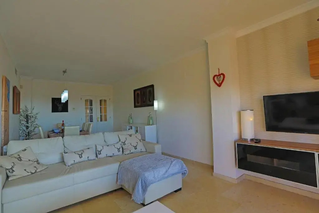 R25 Modern bright 2 bedroom apartment