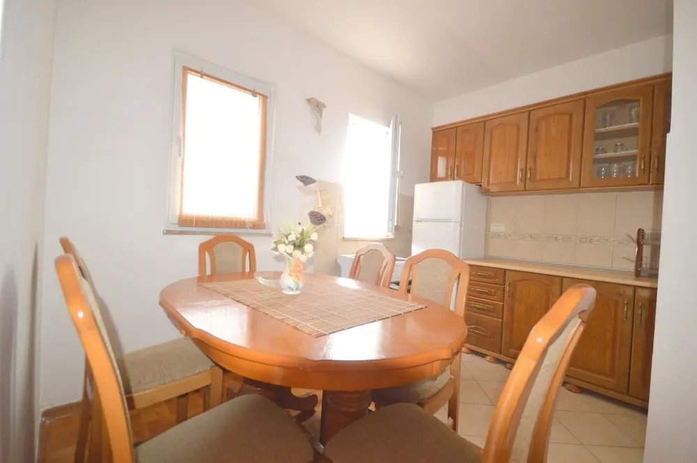 Seafront Apartment Bijela