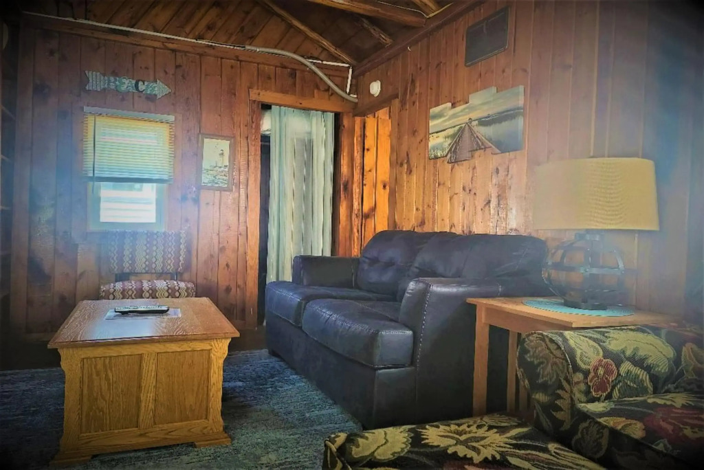 Lake Huron - Super Cute Lake Front Cabin (Sleeps 5)