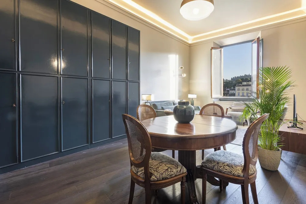 Luxury River View Apartment by MMega