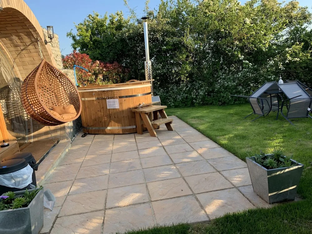 Cosy Escape Heated Luxury pod With hot tub