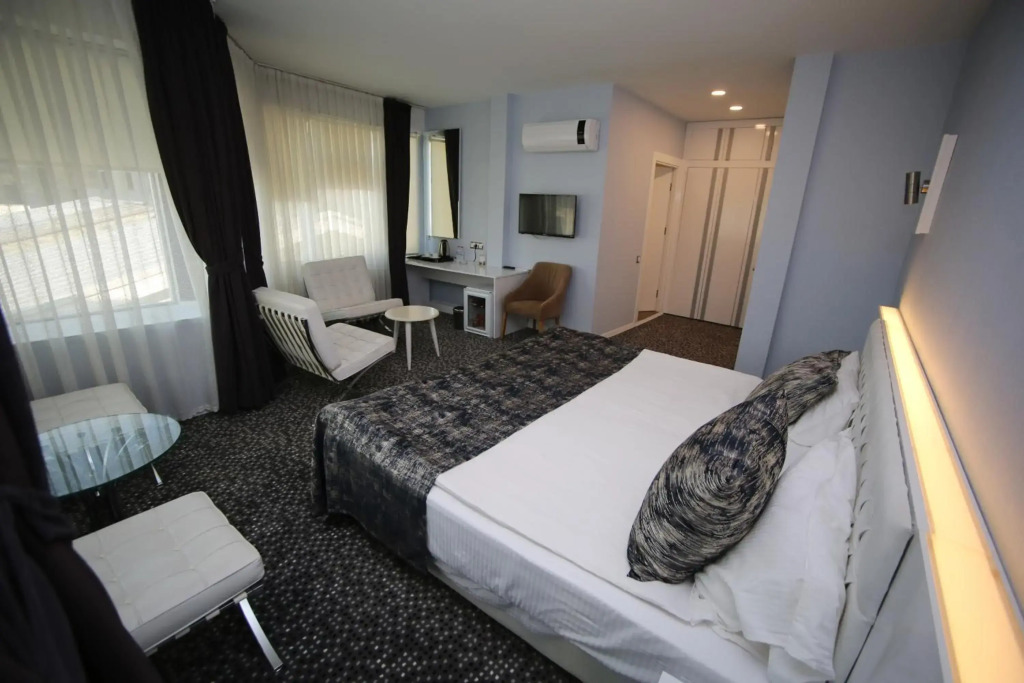 Grand Nora Hotel