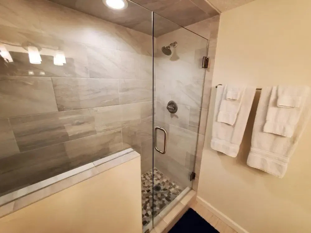 Summerhouse 104: Direct Oceanfront 2 Bedroom Condo