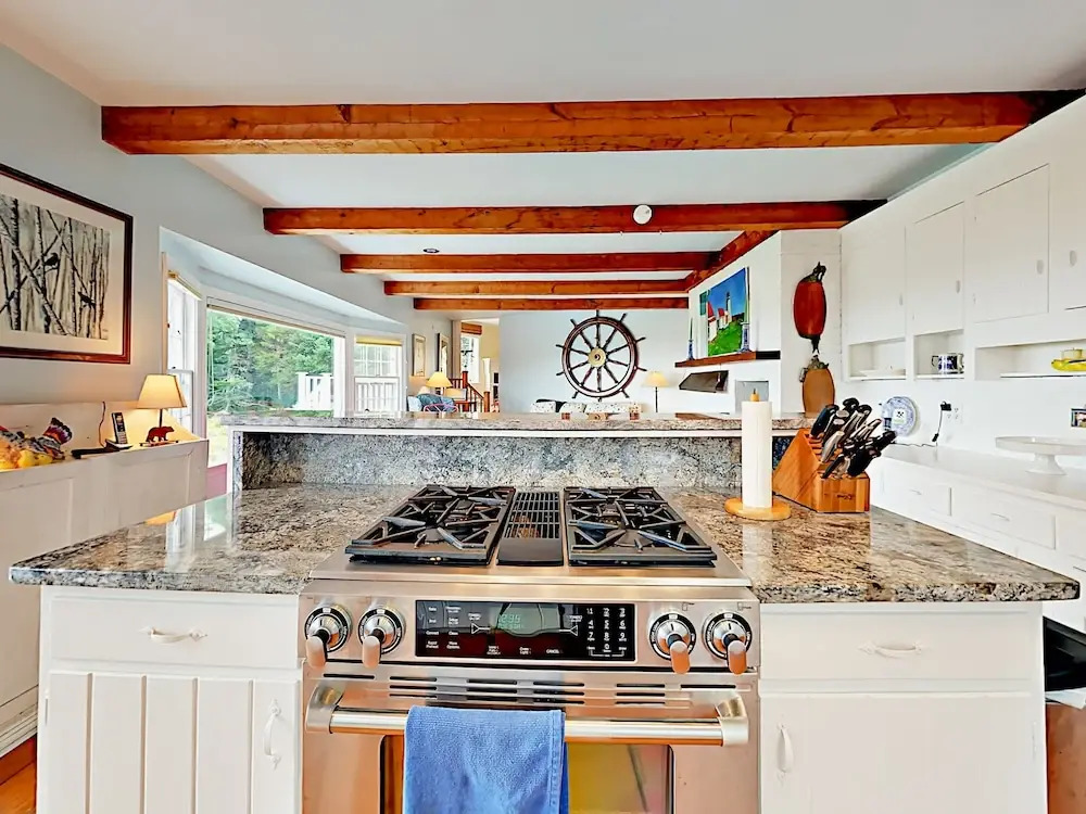Family-friendly 4br W/ Ocean Views 4 Bedroom Home