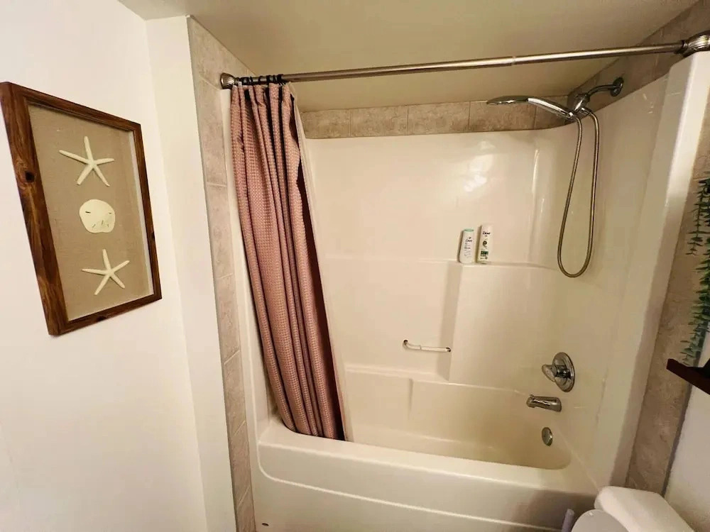 Modern Comfort in Edmontons Heart, 2 Bedroom Apartment