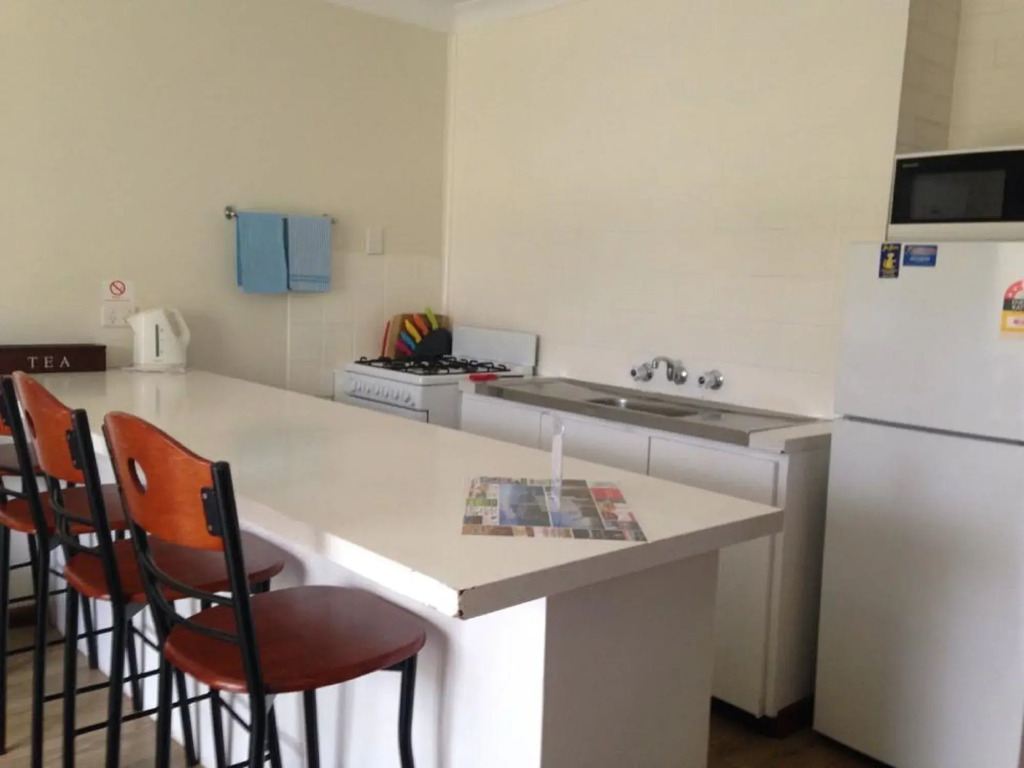 Emu Beach Chalets