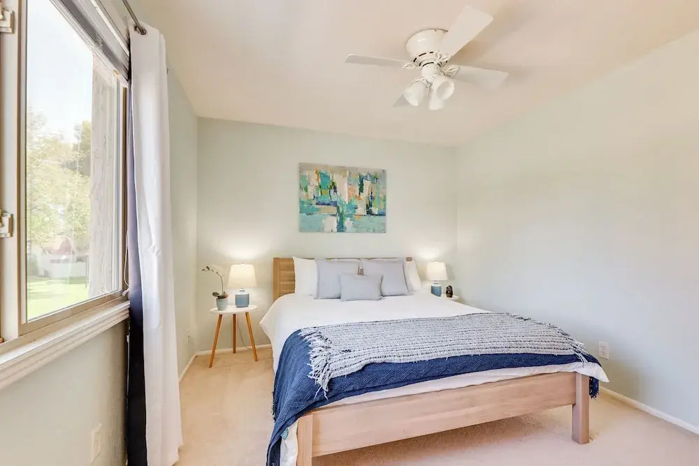 2 Mi to Old Town & Fashion Sq: Townhome w/ Pools