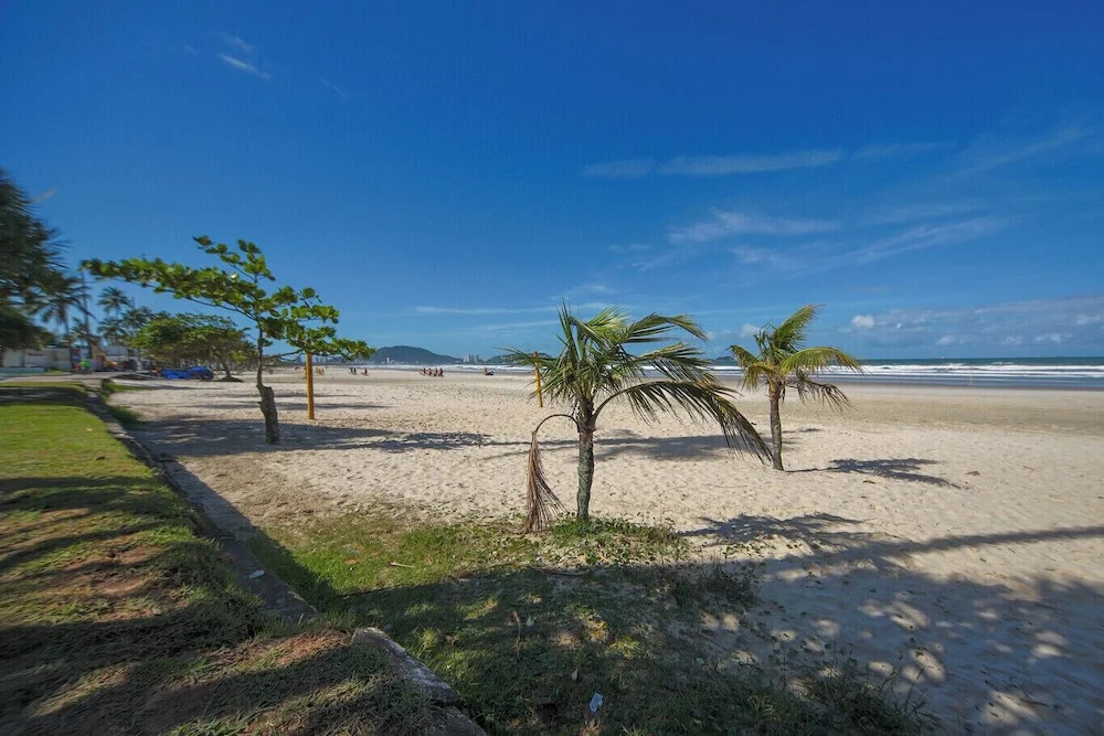 Apto com Garagem e Ar-condicionado a 600m da Praia