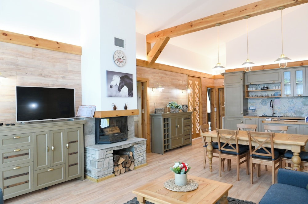 Villa Letizia & Raphael w Jacuzzi near Pirin Golf Resort