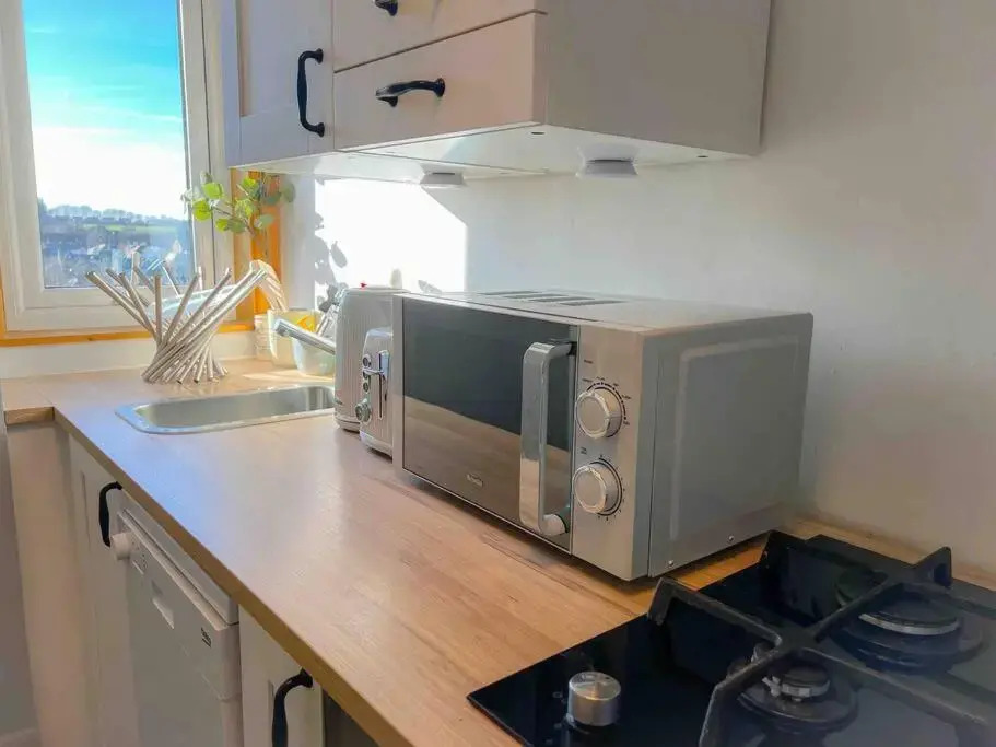 Entire Stylish 1 Bedroom Flat with Free Parking
