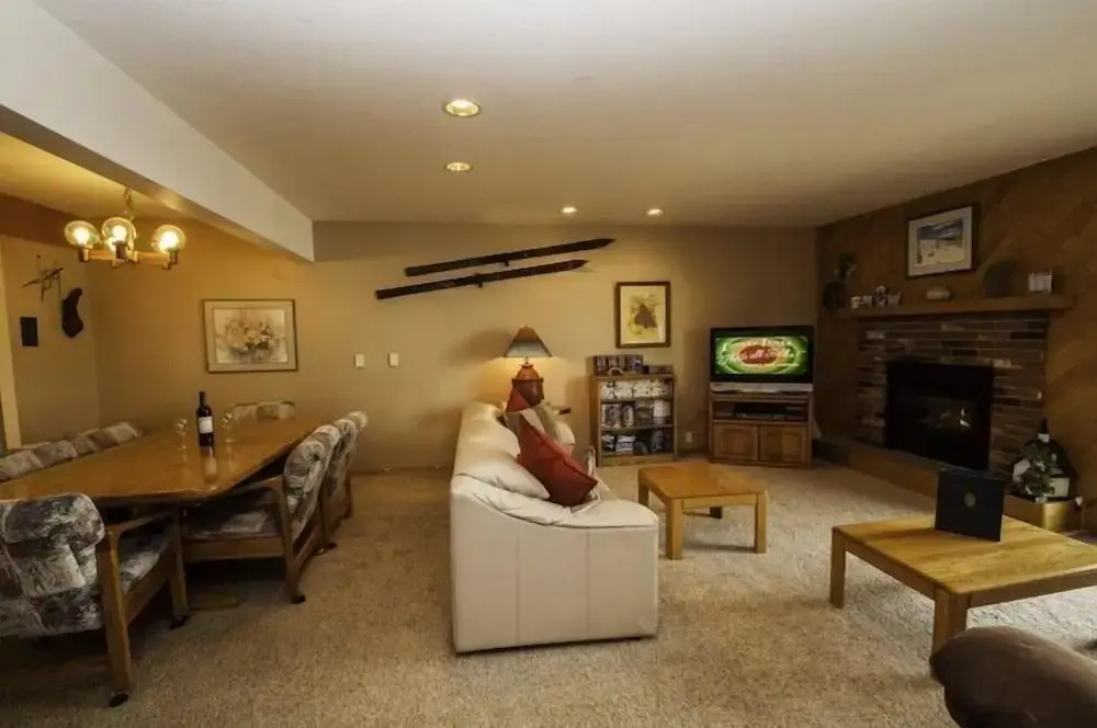 Snowdance Condominiums 2 Bedroom Apartment by Key to the Rockies