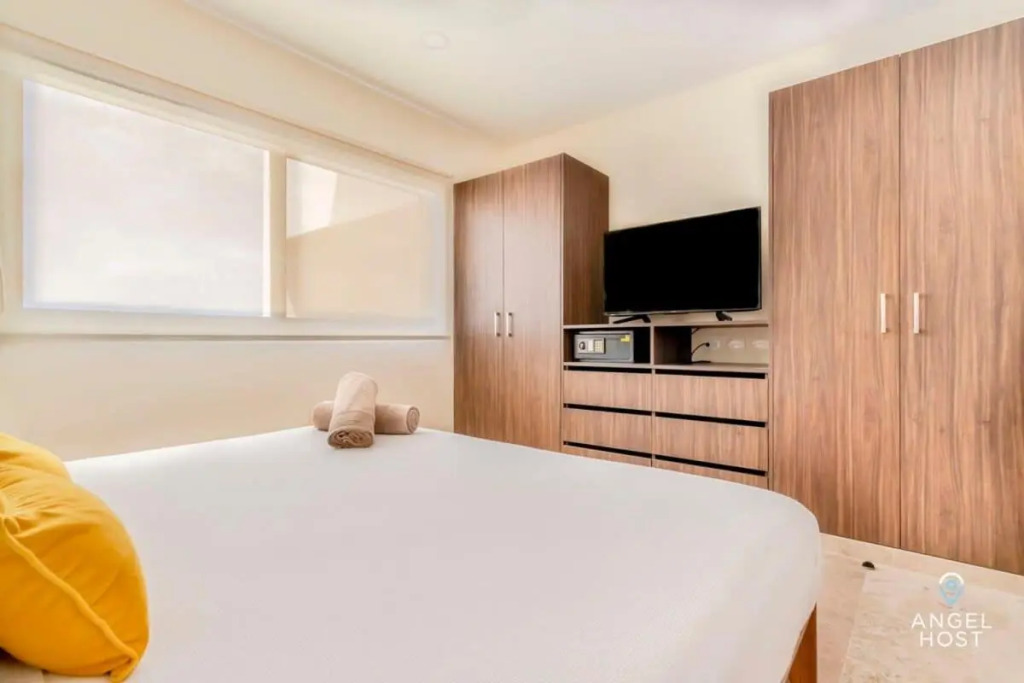 Veranto Condo Near 5Th Ave W Pool Access