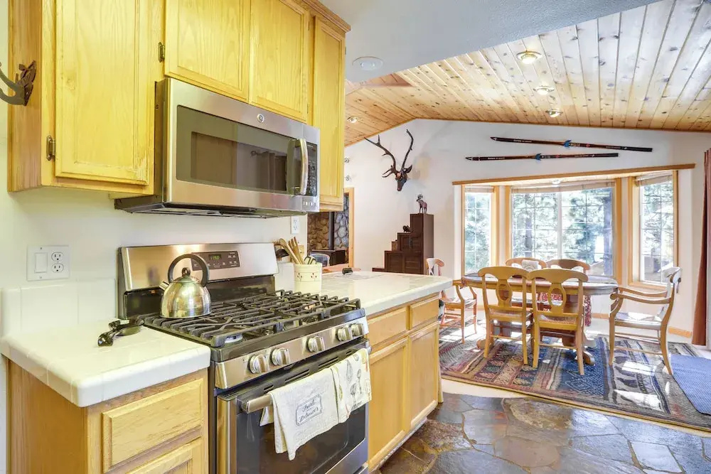 7 Mi to Northstar Resort: Tahoe Vista Family Cabin