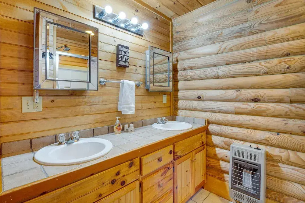 Pet-friendly Cabin w/ Loft: 5 Mi to Lake Lure!