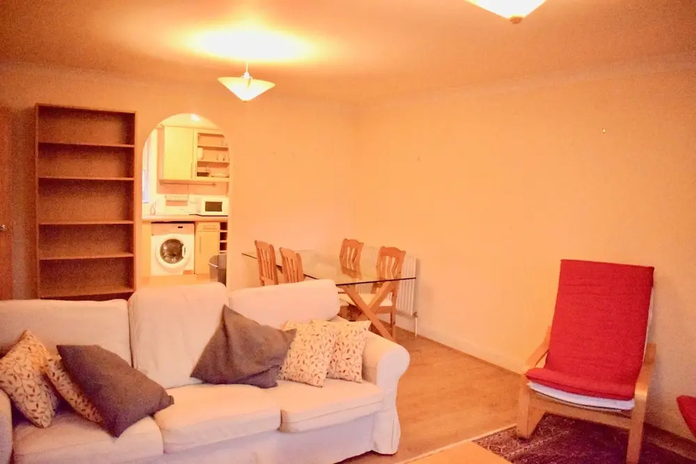 Spacious 2 Bedroom Flat in Bethnal Green