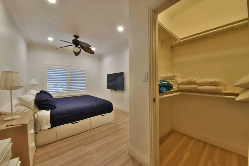 A2 Magnificent Home Steps From the Beach Sleeps 4