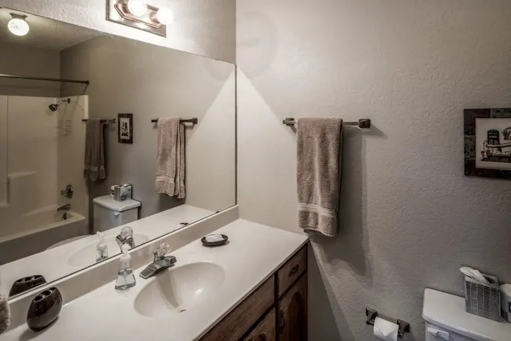 English - Three Bedroom Cabin