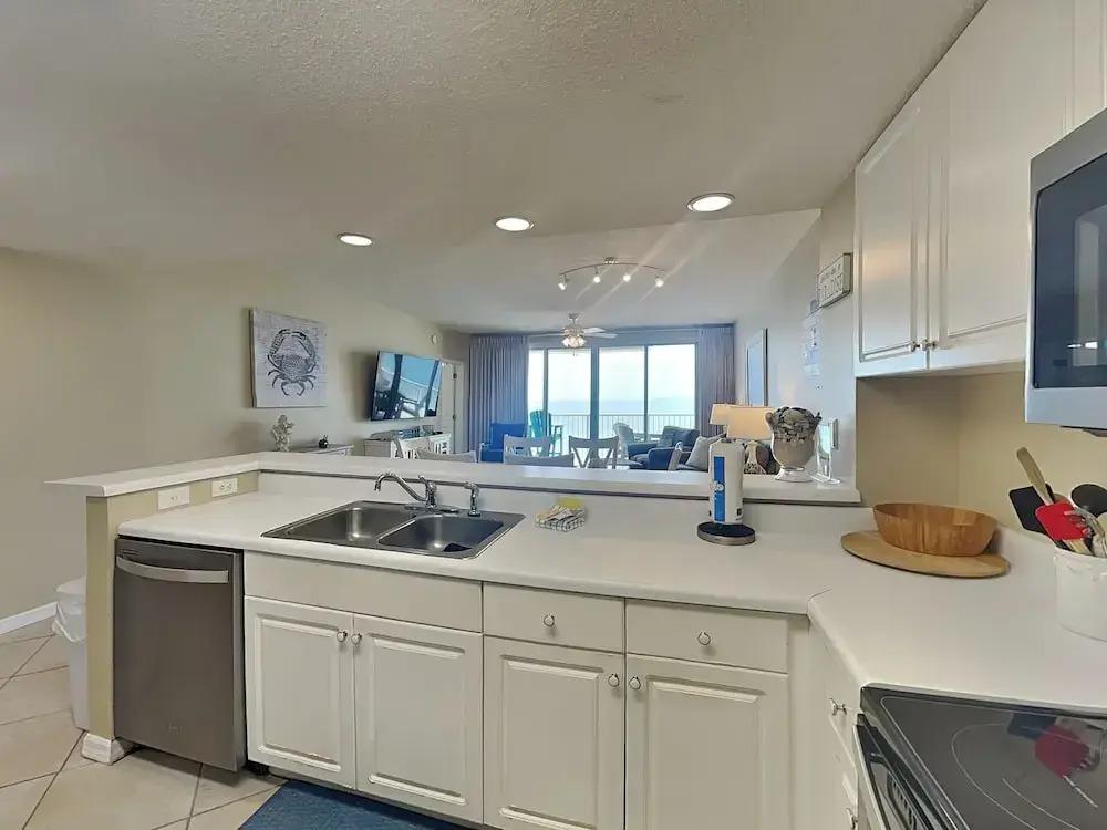 Emerald Key #602 by Southern Vacation Rentals