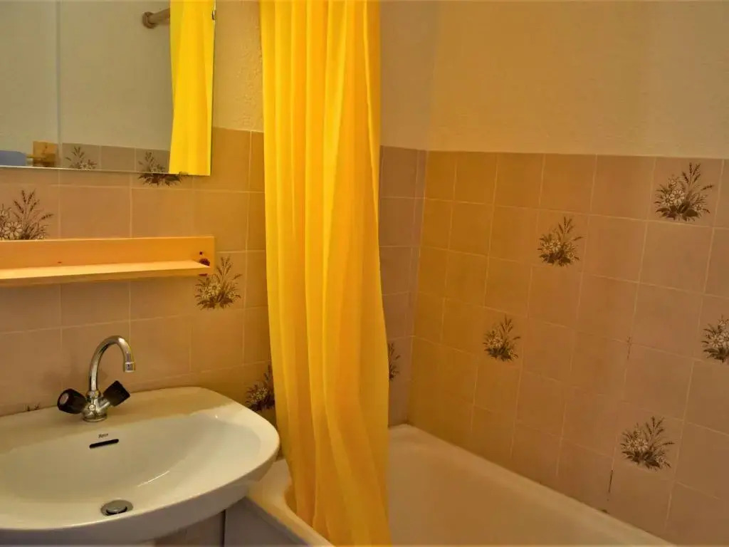 Appartement Risoul, 1 pièce, 4 personnes - FR-1-330-123