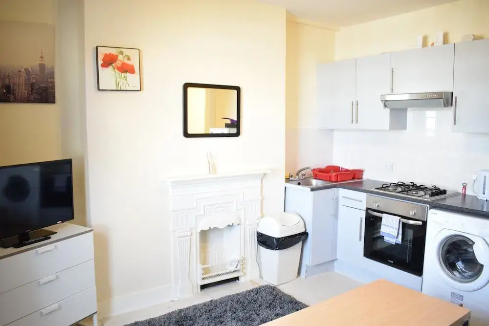 2 Bedroom Flat In Central London
