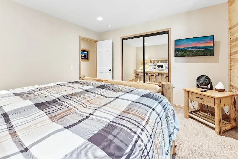 Paradise Peak - One Of Kind And Breathtaking Log Cabin With Hot Tub And Game Room! 3 Bedroom Cabin