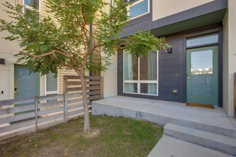 Mountain-view Rooftop Deck: Denver Townhome