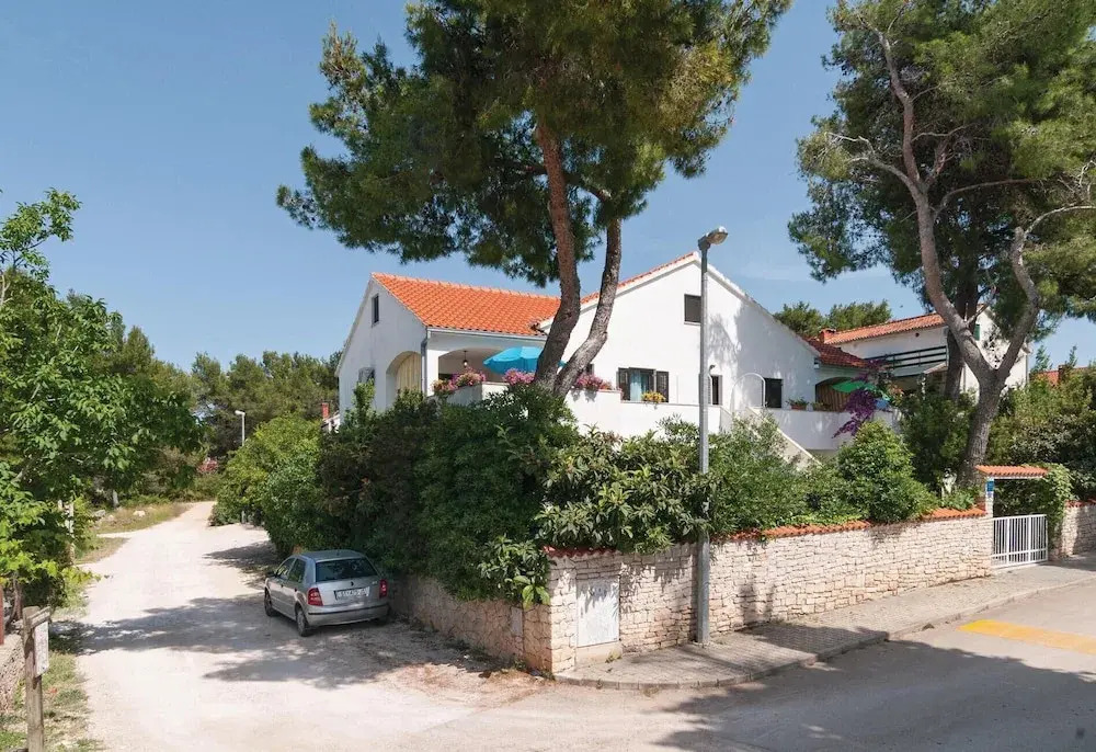 Awesome Apartment in Supetar With 2 Bedrooms and Wifi