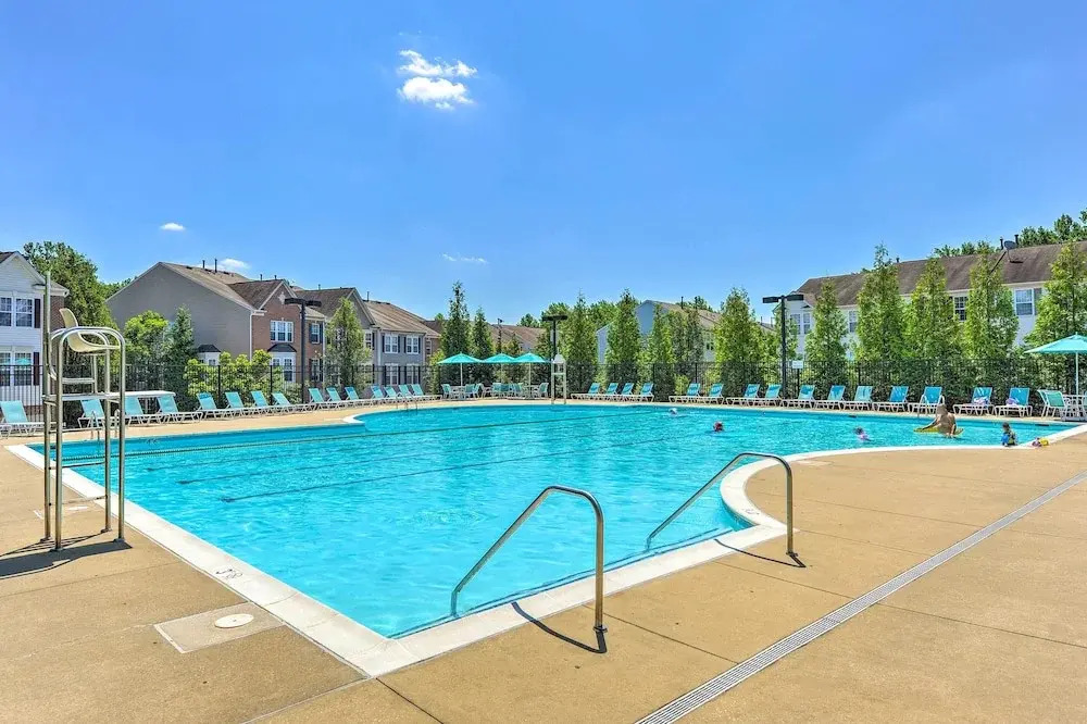 Elkridge Townhome ~ 15 Mi to Dtwn Baltimore!