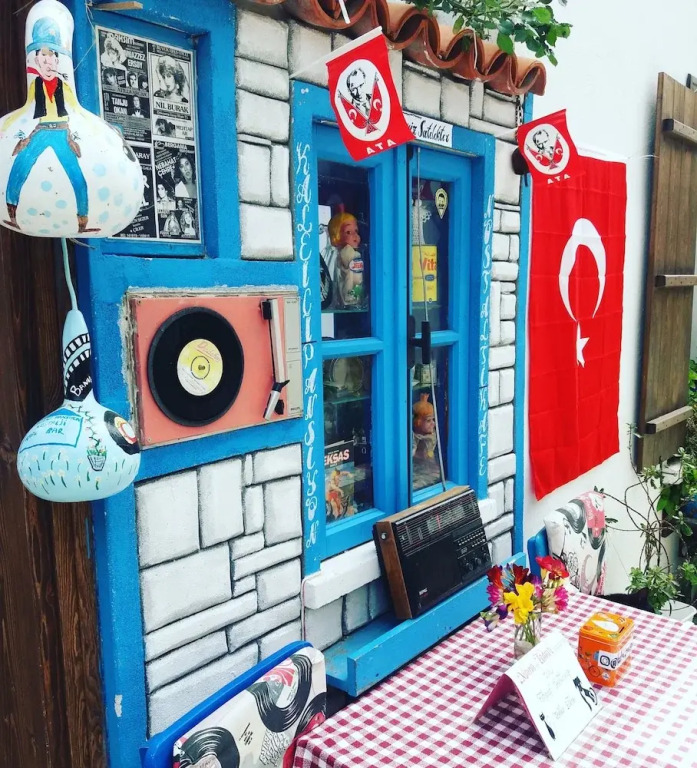 Sigacik Kaleici Pansiyon Nostalji Kafe