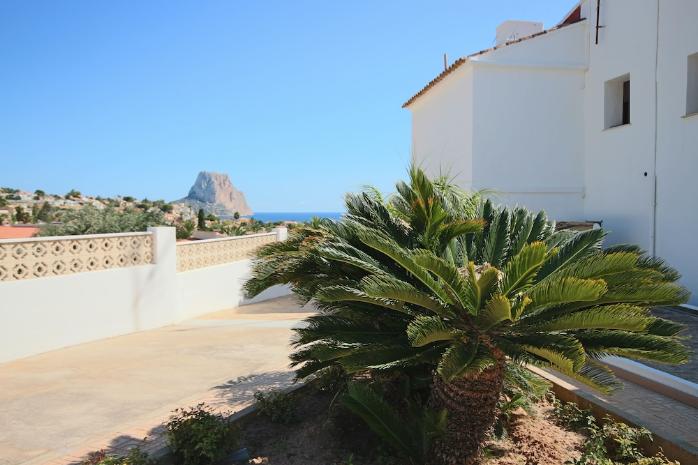 Low Price 4 Bedroom Villa With Nice View Over The Sea, Private Pool, Wifi, BBQ
