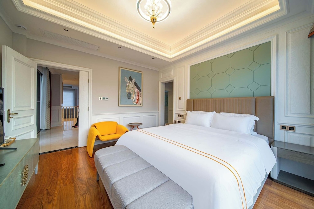 Yangshuo Fadai overhanging hot spring light luxury hotel