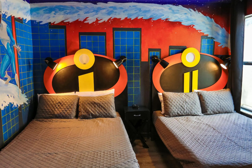 Pixar Paradise Pool & Spa Sleeps 20 Near Disney