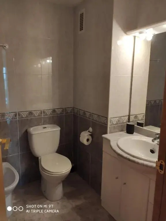 APPART STANDING 2 chambres 2SDB clim PISCINE PARKING WIFI TERRASSE 21m2 LOCAL VELO Port-Aventura, plage, centre