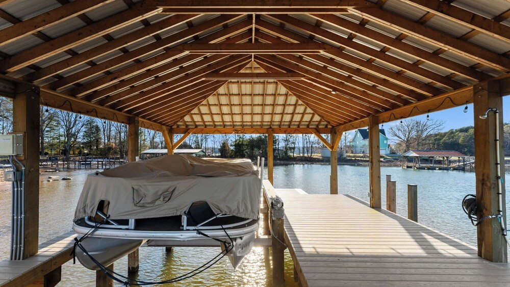 Pleasant Cove Waterfront Getaway With Fire Pit, Deck, and Lake Views