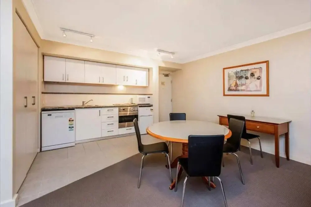 Conveniently Located 2 Bedroom Apartment In The CBD