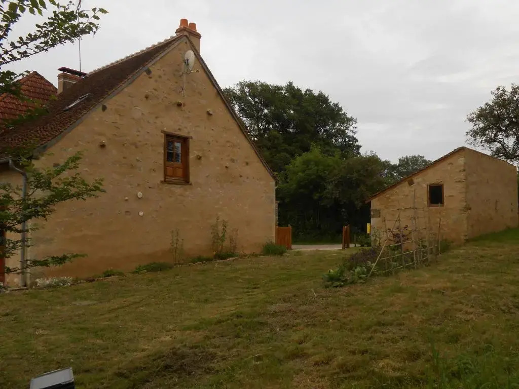 Maison de Caractère Rénovée avec Jardin, Terrasse, et Proche du Château Guillaume - FR-1-591-131