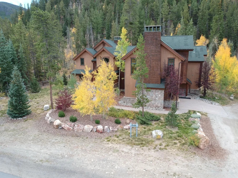 Keystone Gulch 1688 5 Bedroom Estate by RedAwning