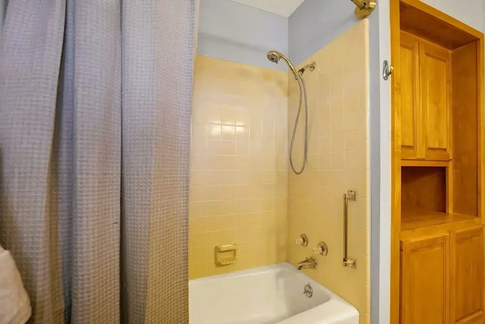 Cozy Haus With Fire Pit - 3 Min Drive to Main St!